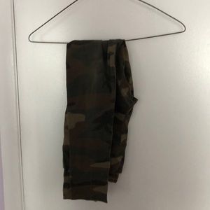Aritzia Camo Leggings (small)